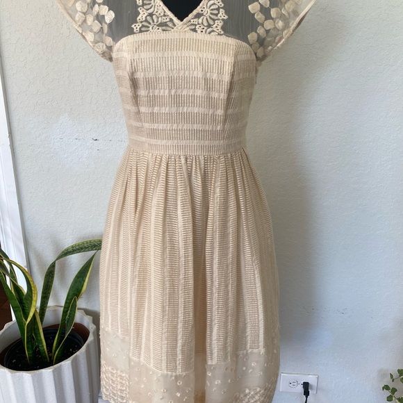 Beautiful, romantic Anthropology Moulinette Soeurs Cream Midi Dress - Picture 3 of 5